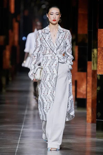 Look 10